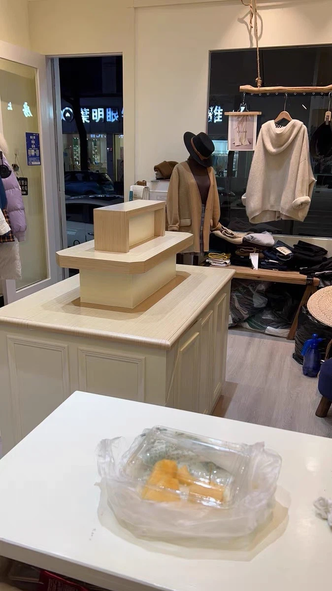 Display Design Showcase For Perfume Stand
