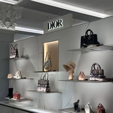 Kožni ormar za zaslon