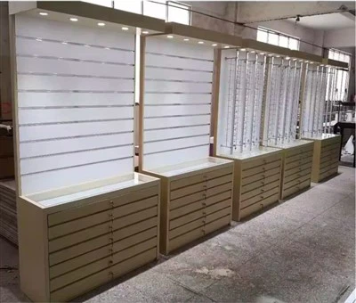 Izlog modernih sunčanih naočala po mjeri