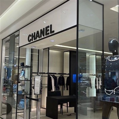 Zidne police za prikaz za torbu i novčanik