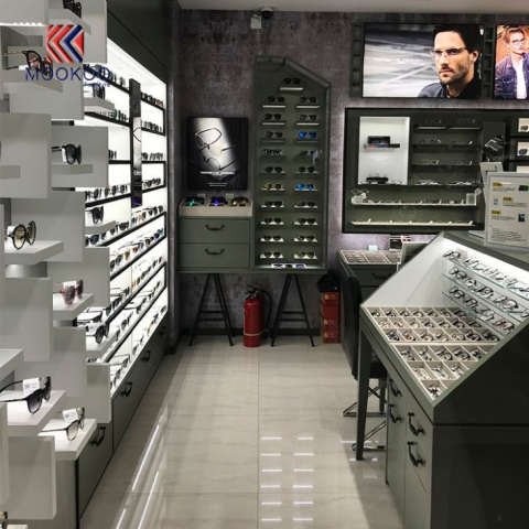 Spremite izlog za ormare sa sunčanim staklima