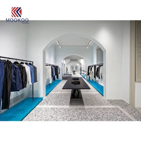 Stalak za prikaz metalne odjeće