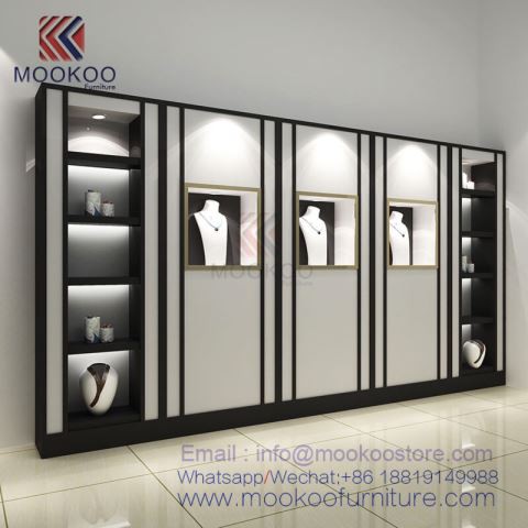 Prikaz nakita u trgovini