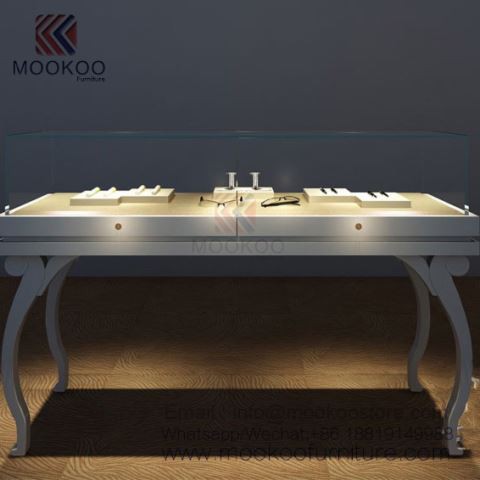 Stalak za nakit od drveta